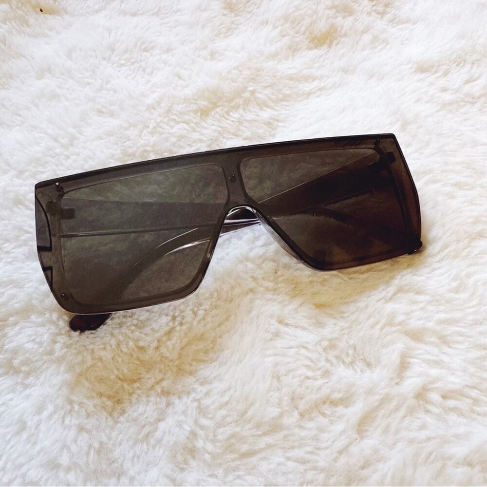 Greta Gray Oversized Statement Sunglasses